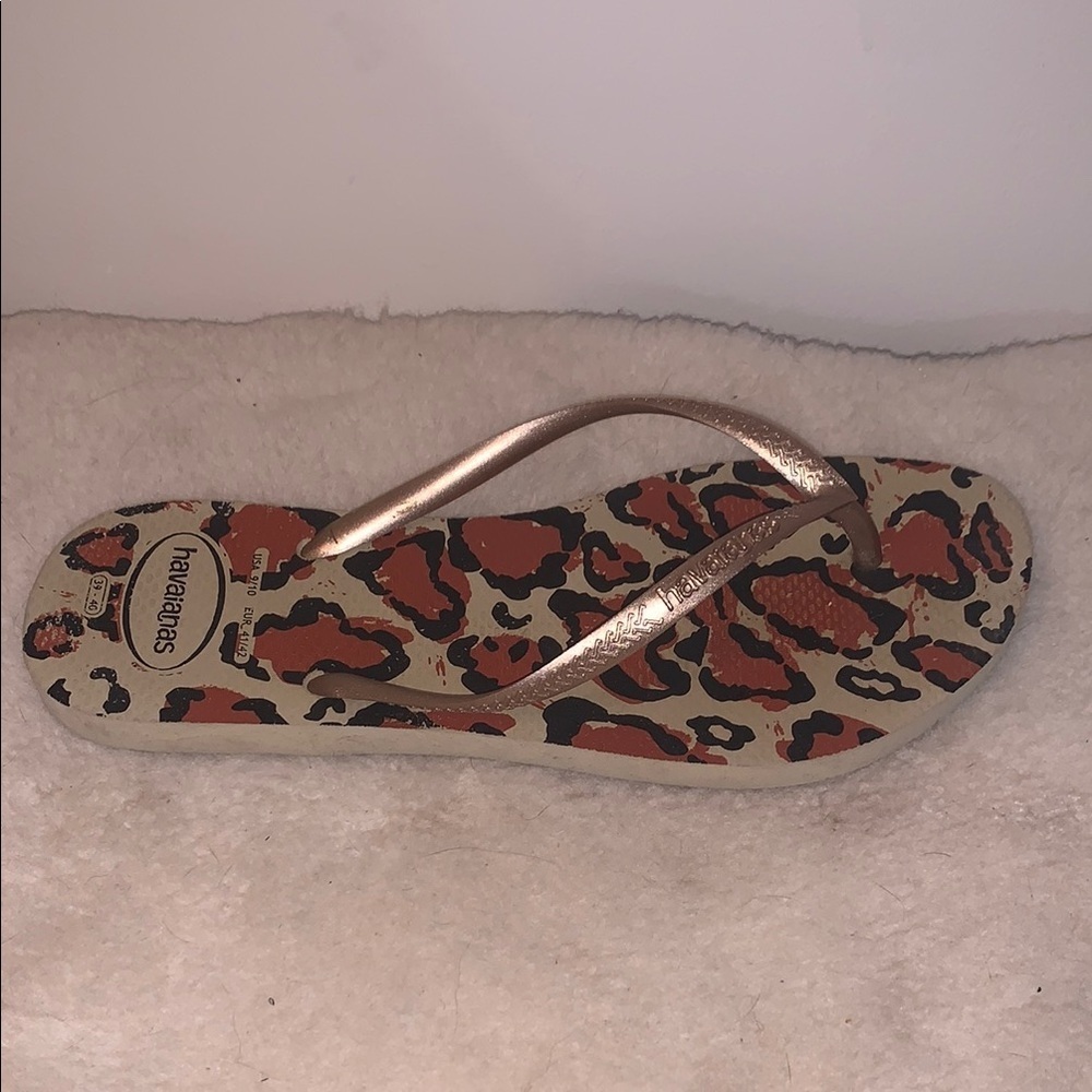 Havaianas Brown Leopard Print Thong Sandals with Sleek Design
